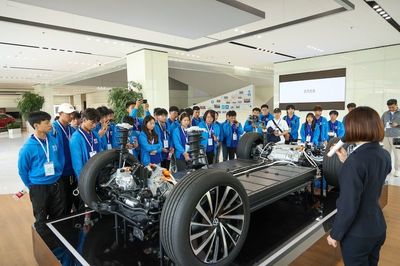 “賦能未來”助學項目上海車展系列學習實踐活動收官